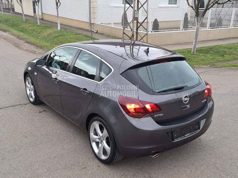 Opel Astra J 