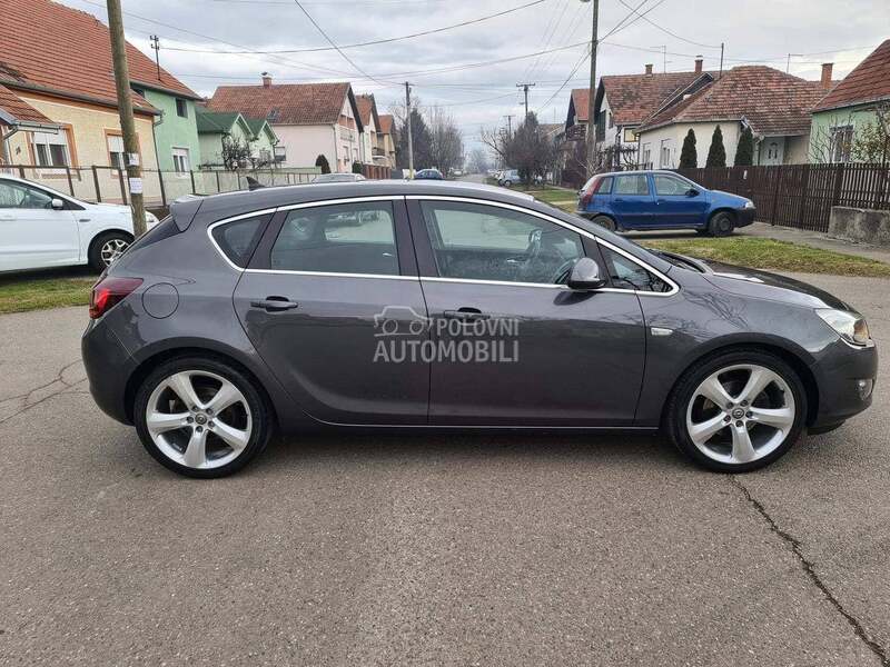 Opel Astra J 