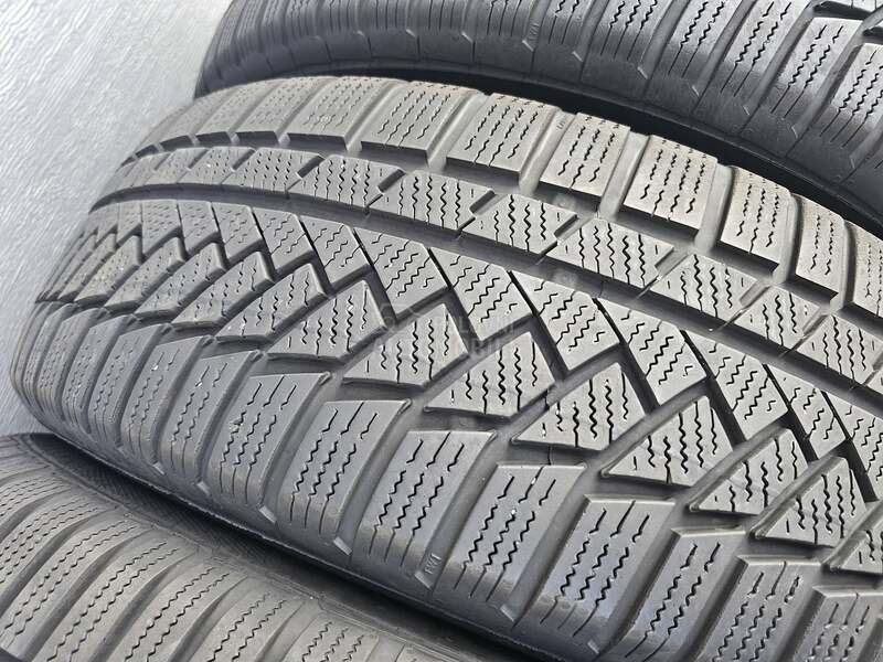 Continental 215/60 R18 Zimska