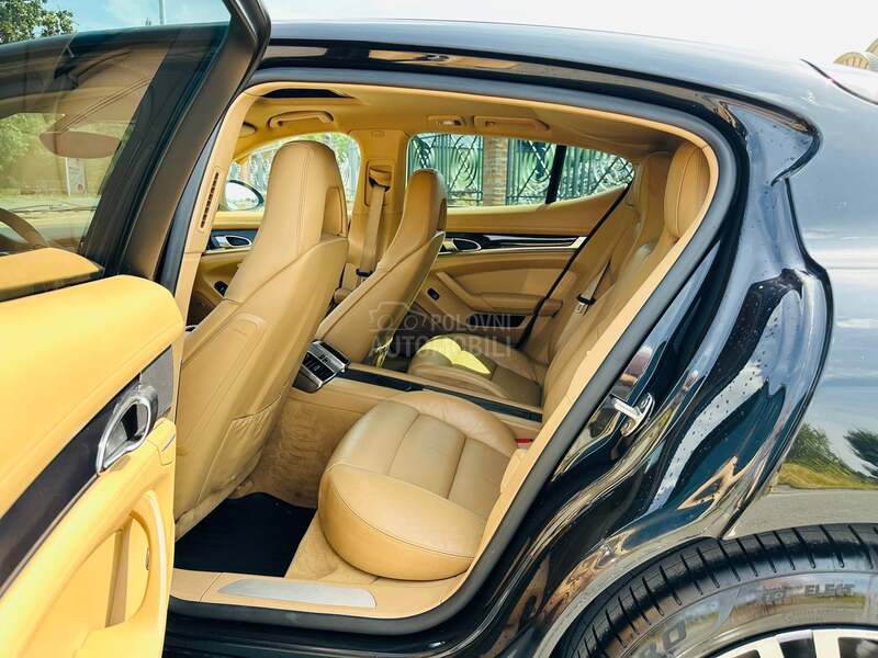 Porsche Panamera 4S