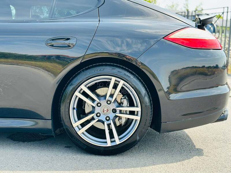 Porsche Panamera 4S