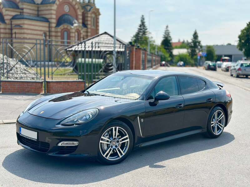 Porsche Panamera 4S