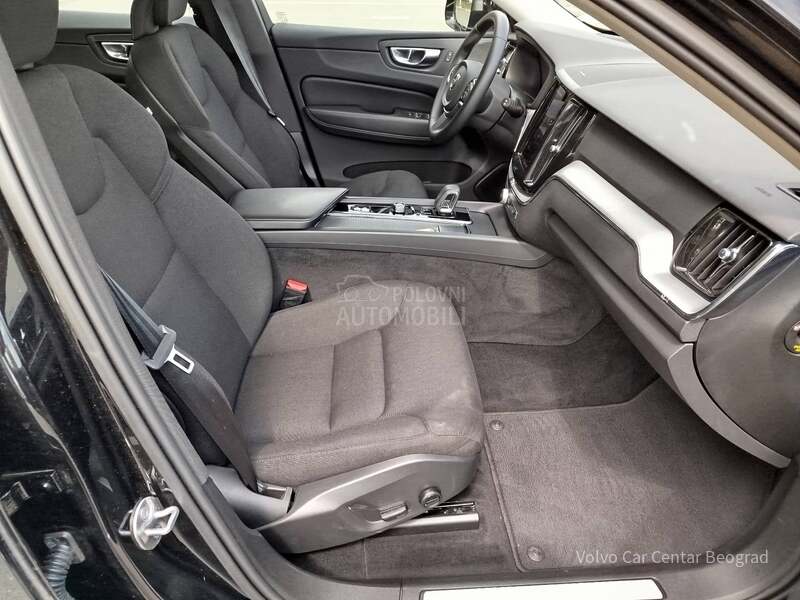 Volvo XC60 2.0 B5 MOMENTUM PRO