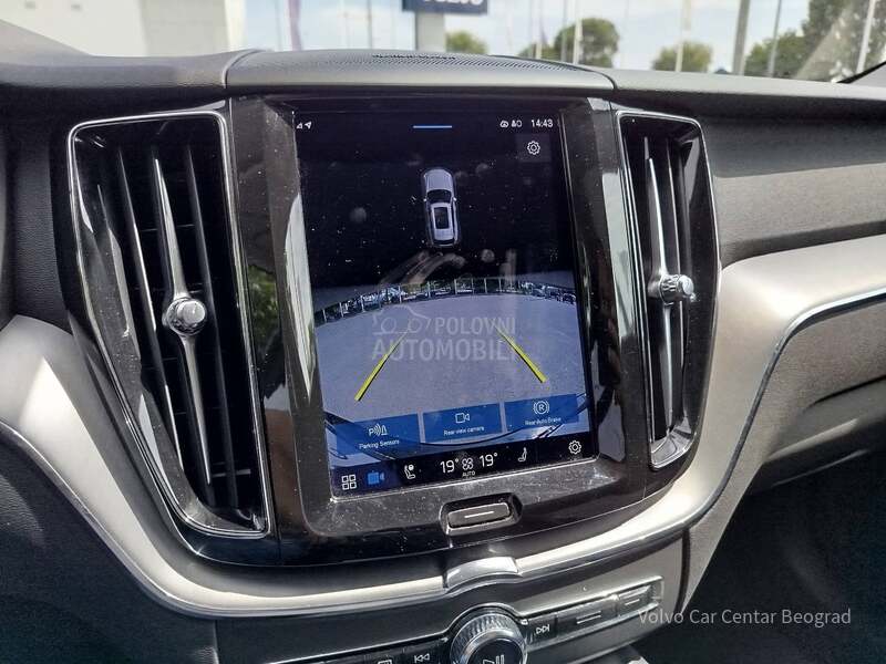 Volvo XC60 2.0 B5 MOMENTUM PRO