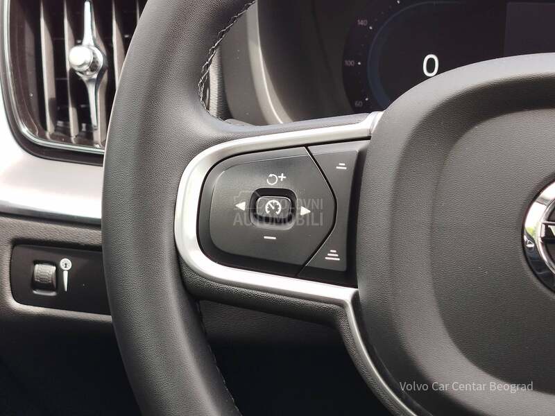 Volvo XC60 2.0 B5 MOMENTUM PRO