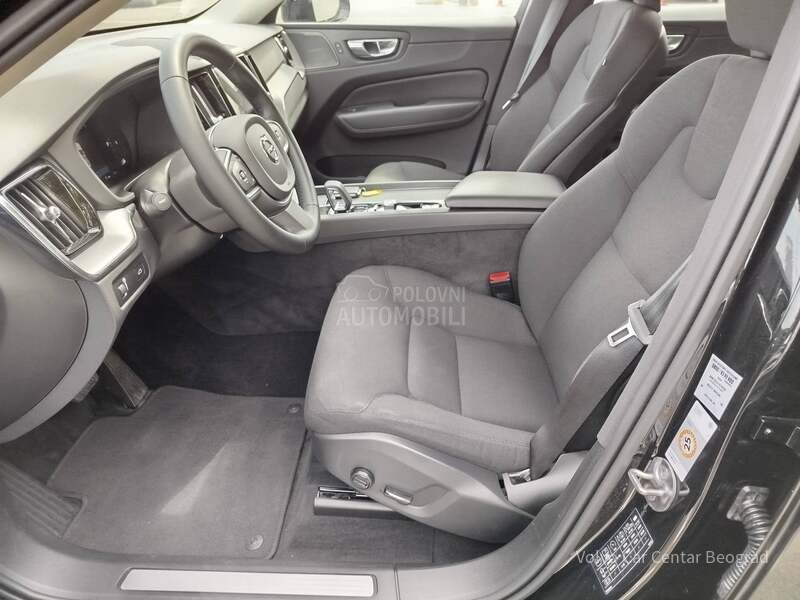 Volvo XC60 2.0 B5 MOMENTUM PRO
