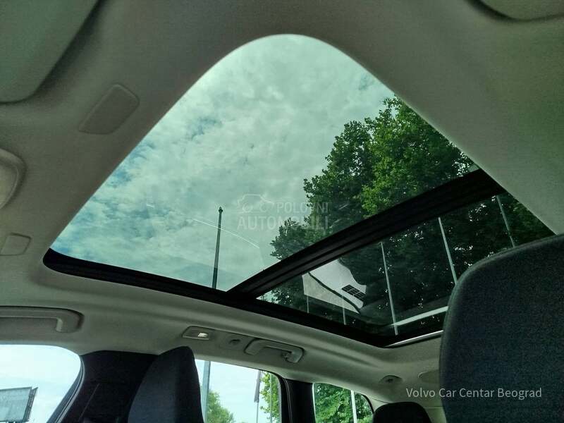 Volvo XC60 2.0 B5 MOMENTUM PRO