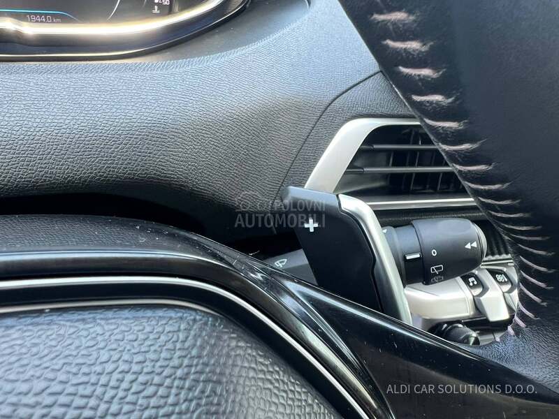 Peugeot 3008 1.2 EAT8 STYLE