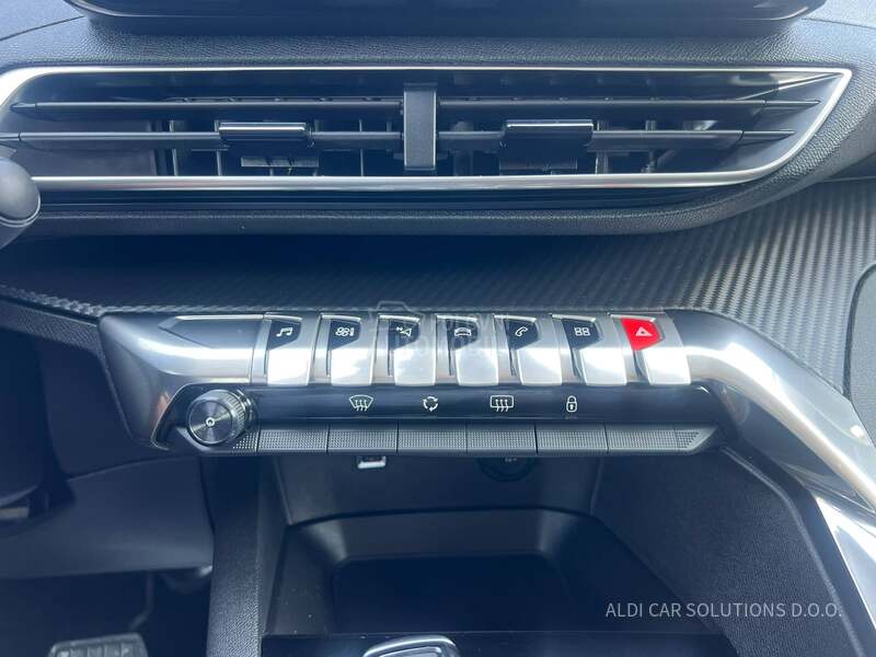 Peugeot 3008 1.2 EAT8 STYLE