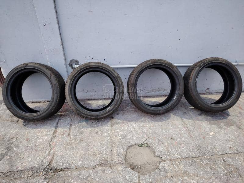 Pirelli 245/45 R18 Letnja