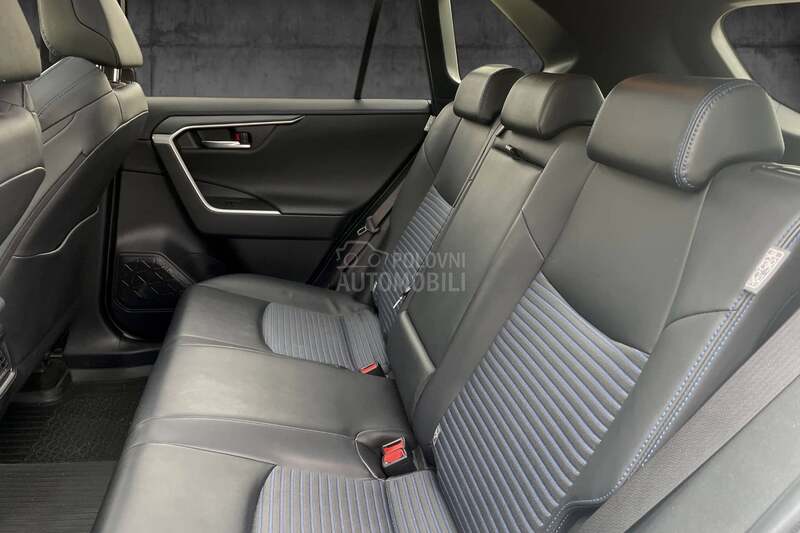 Toyota RAV 4 2.5 AWDi Style/4x4