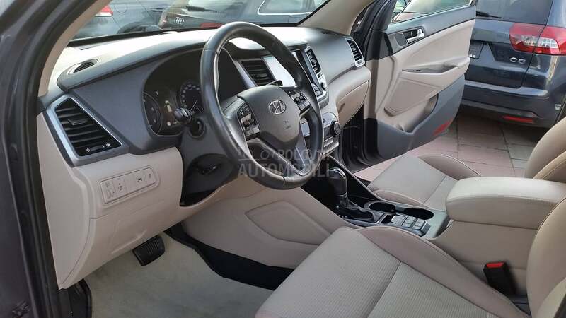 Hyundai Tucson 2.0 CRDI/4WD/AUT/T0P