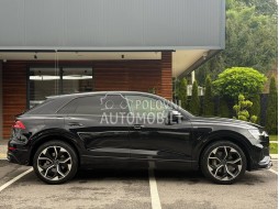 Audi Q8 45TDI S-line slika 5