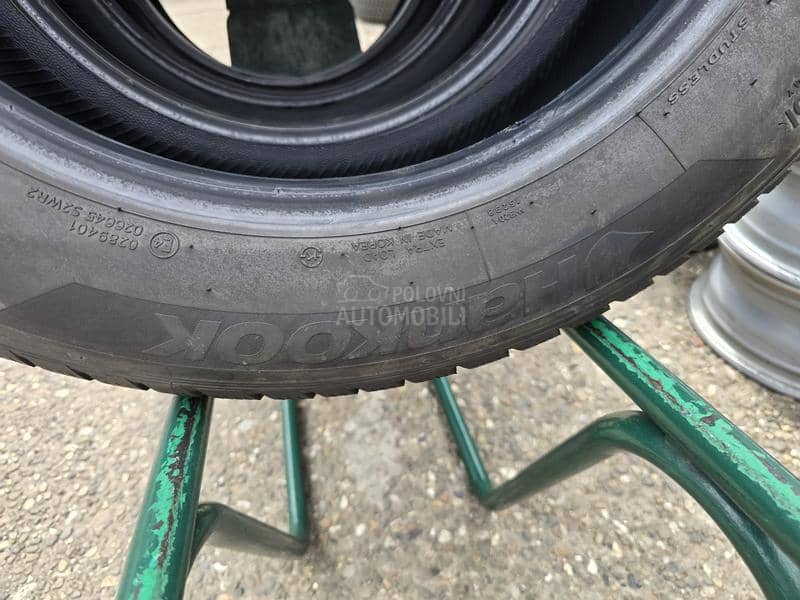 Hankook 225/60 R18 Zimska