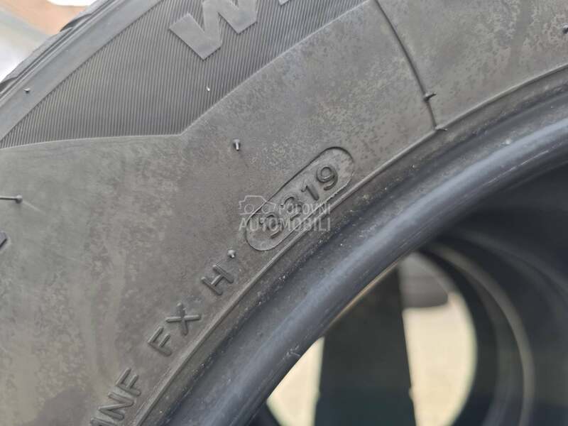 Hankook 225/60 R18 Zimska