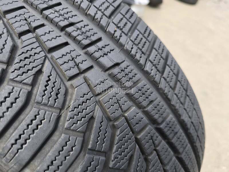Hankook 225/60 R18 Zimska