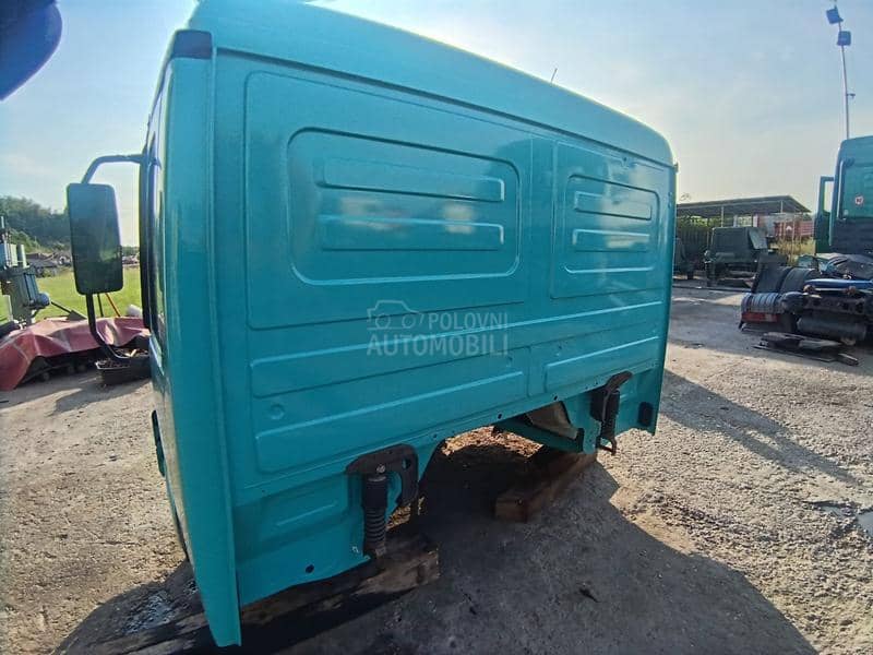 Kipeska kabina mercedes mp2