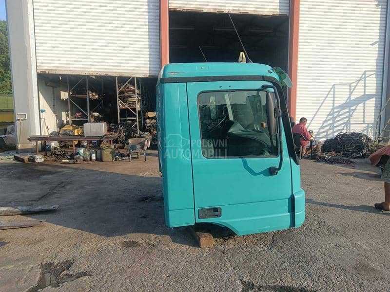 Kipeska kabina mercedes mp2