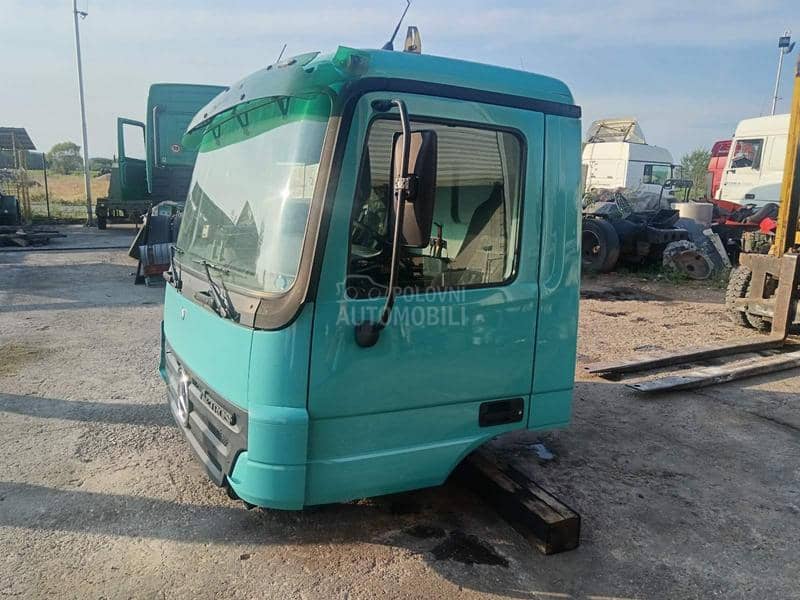 Kipeska kabina mercedes mp2