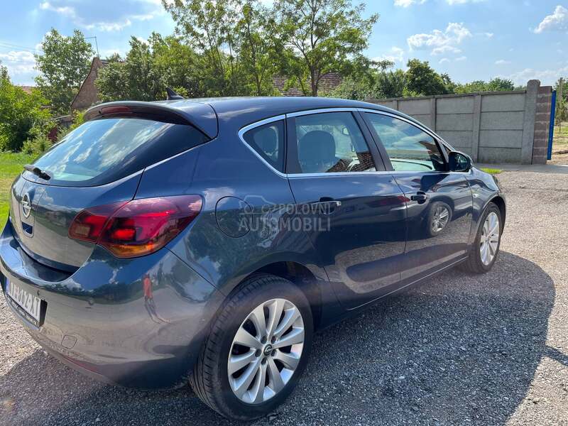 Opel Astra J 