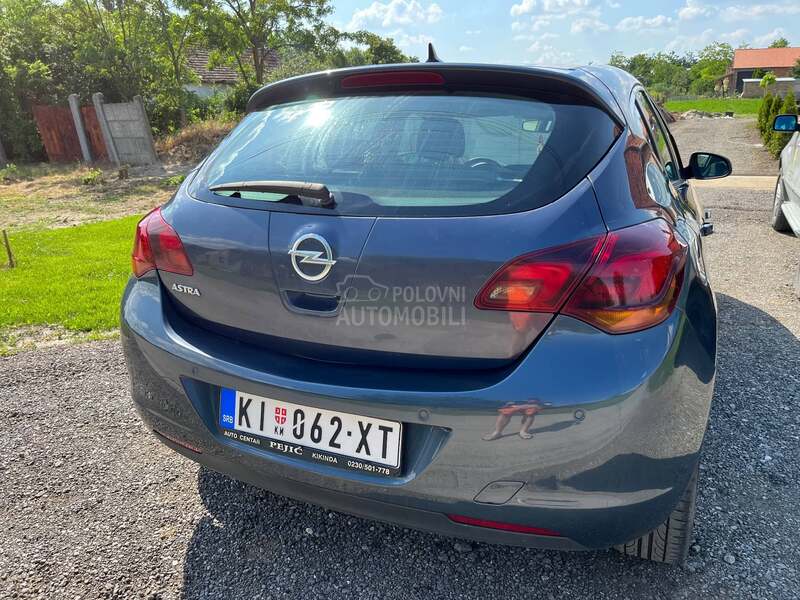 Opel Astra J 
