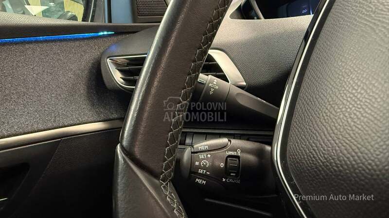 Peugeot 3008 //1.2//PANO/N O V