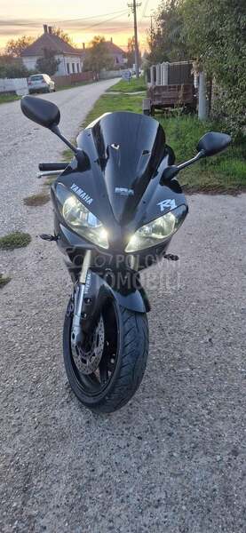 Yamaha r1