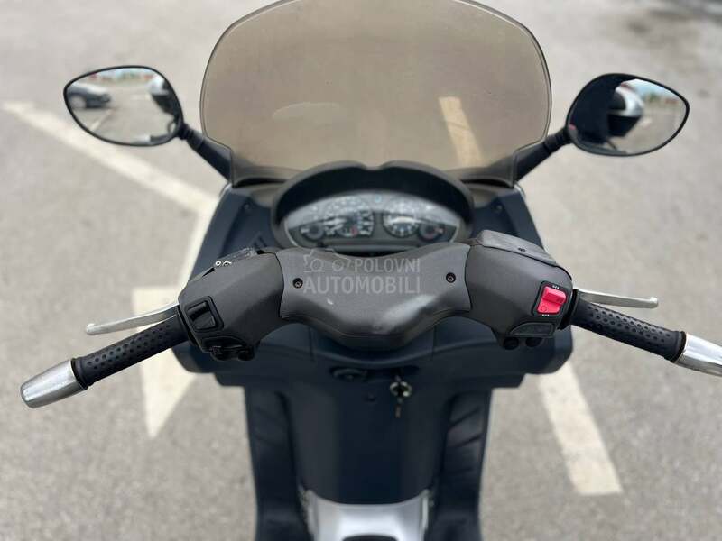 Piaggio X8