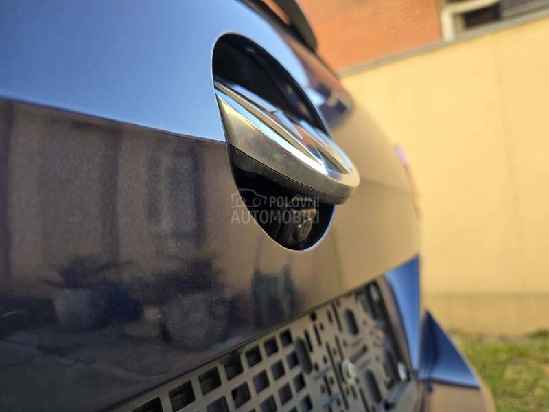 Volkswagen Golf 7 1.6TDI / R Line DSG