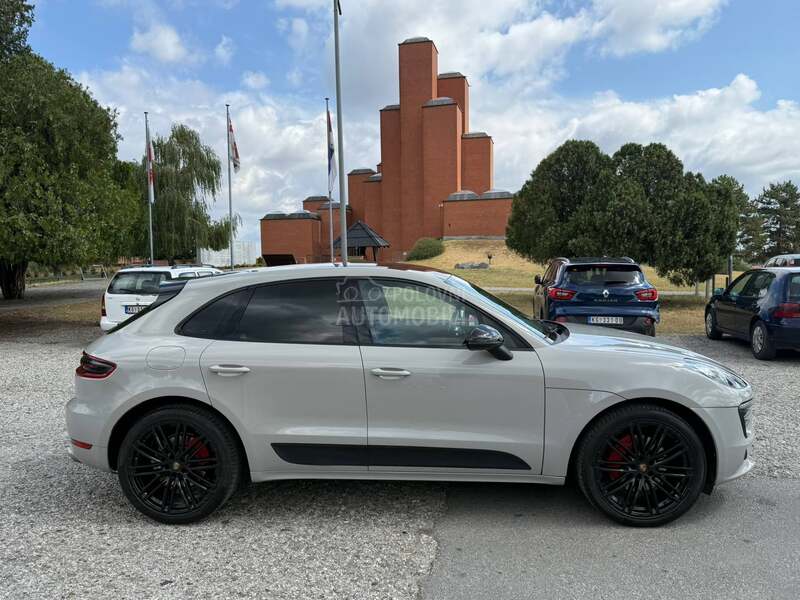 Porsche Macan S