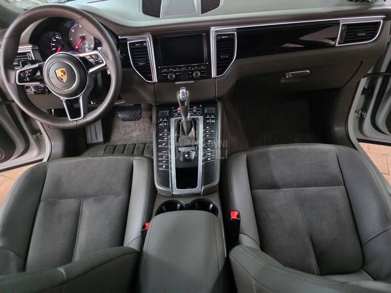 Porsche Macan S