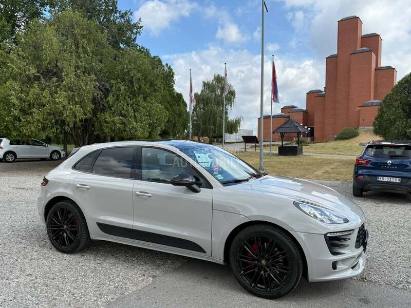Porsche Macan S