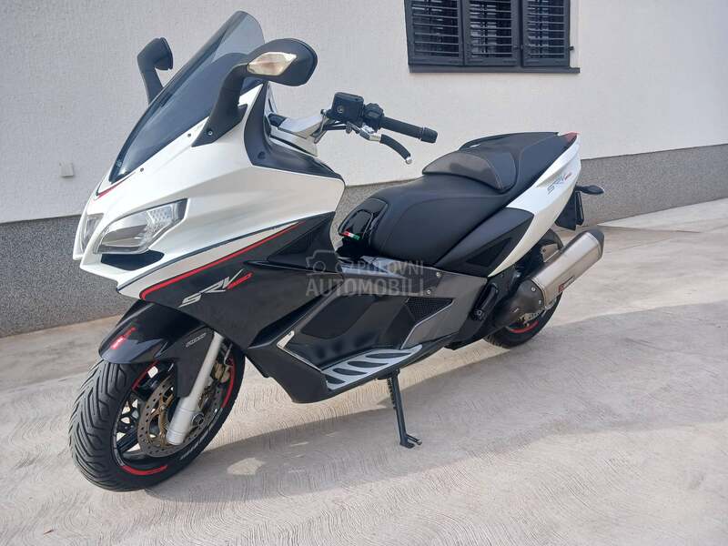 Aprilia SRV 850