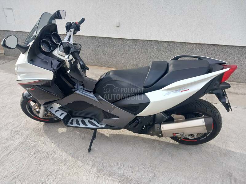 Aprilia SRV 850