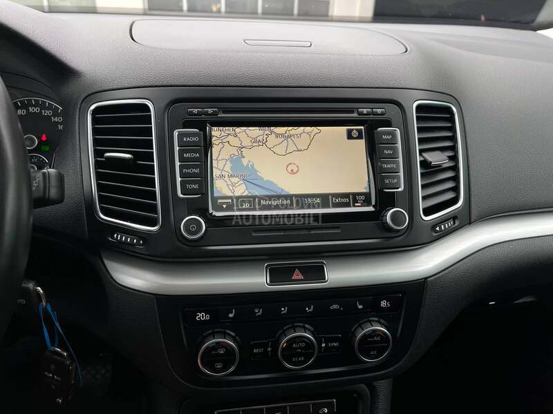 Volkswagen Sharan TDI DSG 7 MESTA CH