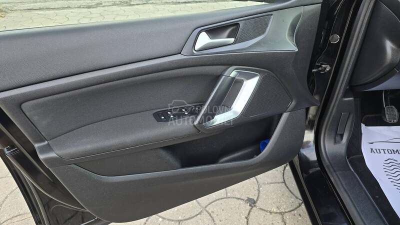 Peugeot 308 1.6 eHDI PANO