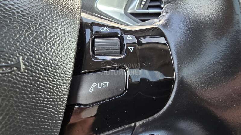 Peugeot 308 1.6 eHDI PANO