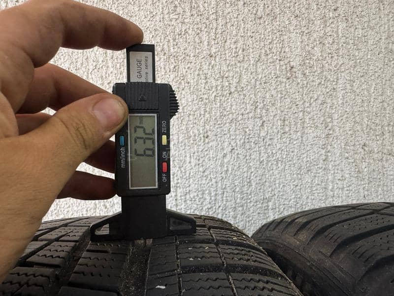 Hankook 235/50 R19 Zimska