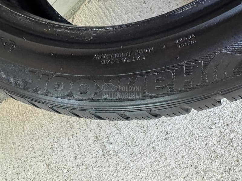 Hankook 235/50 R19 Zimska