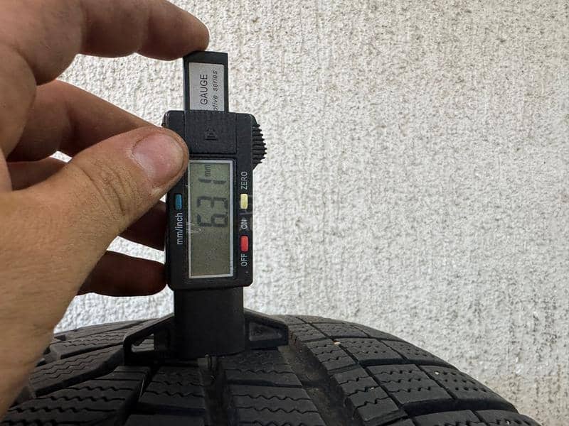 Hankook 235/50 R19 Zimska