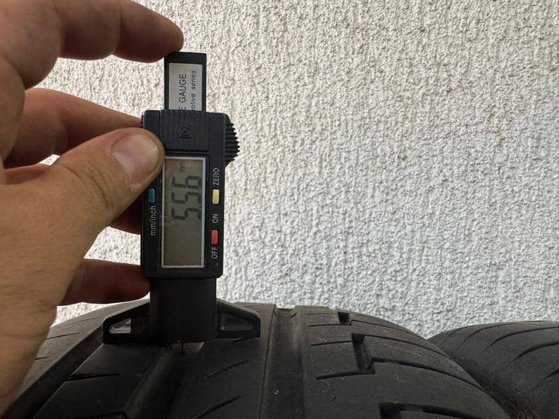 Continental 215/55 R17 Letnja
