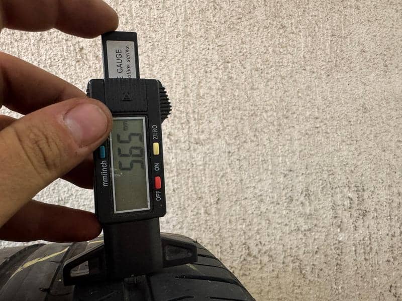 Continental 215/55 R17 Letnja