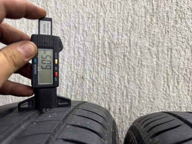 Michelin 215/65 R17 Letnja