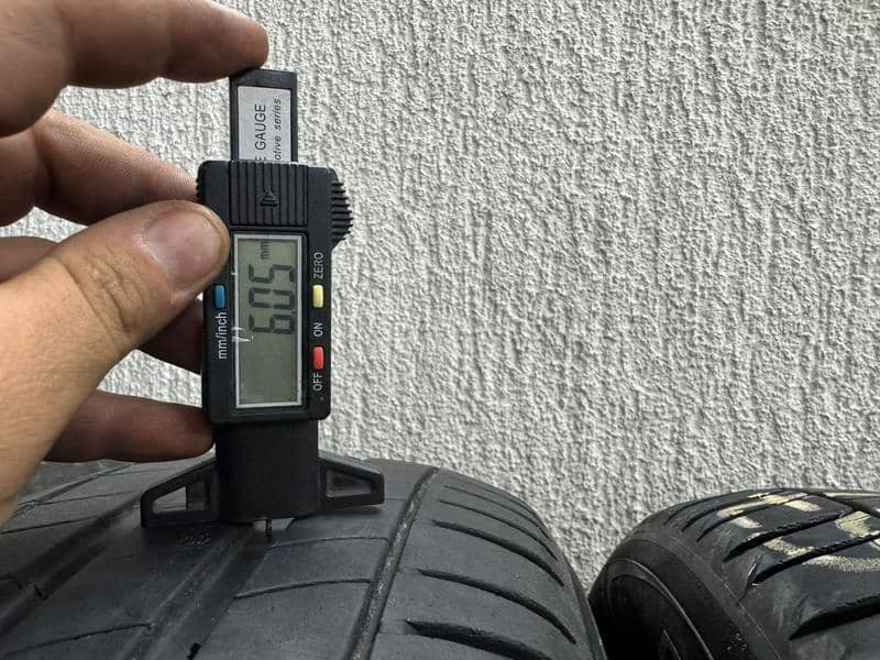 Michelin 215/65 R17 Letnja