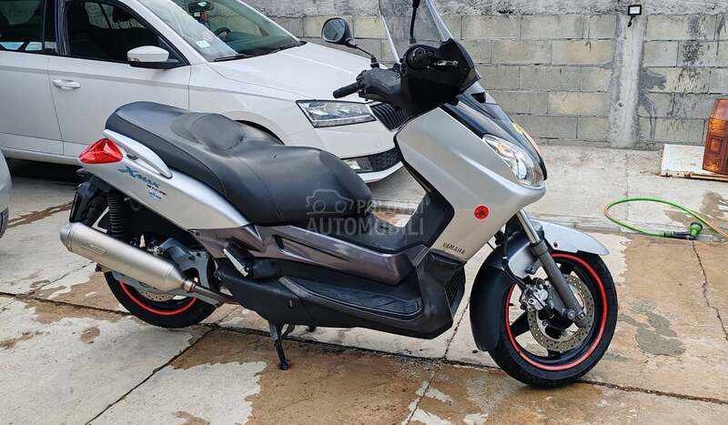 Yamaha X MAX