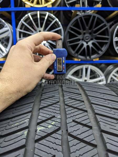 Barum 255/40 R19 Zimska