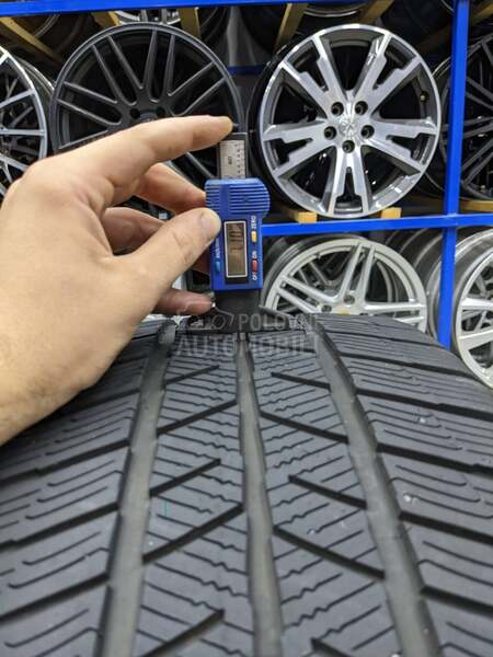 Barum 255/40 R19 Zimska