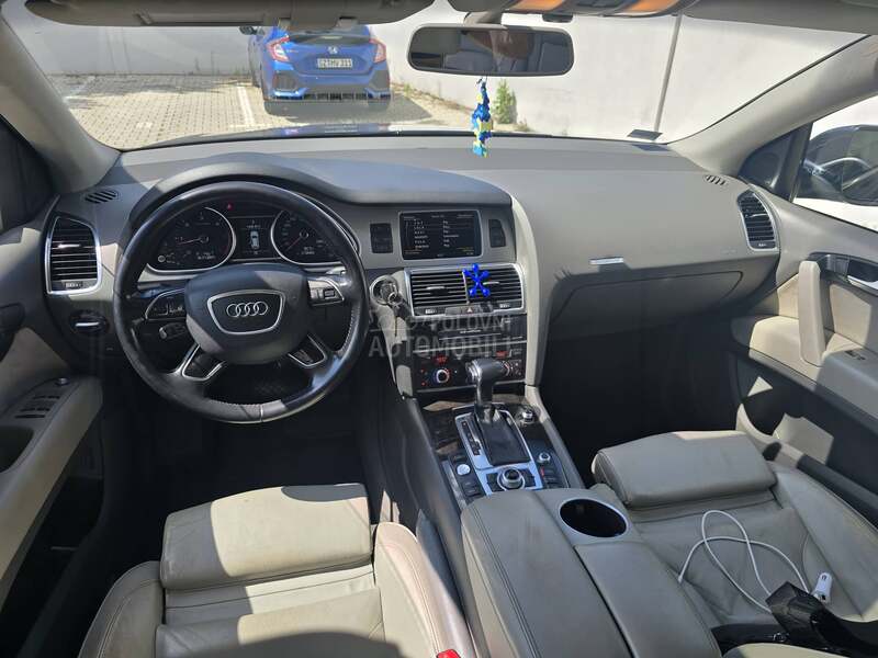 Audi Q7 