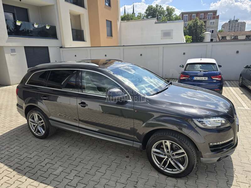 Audi Q7 