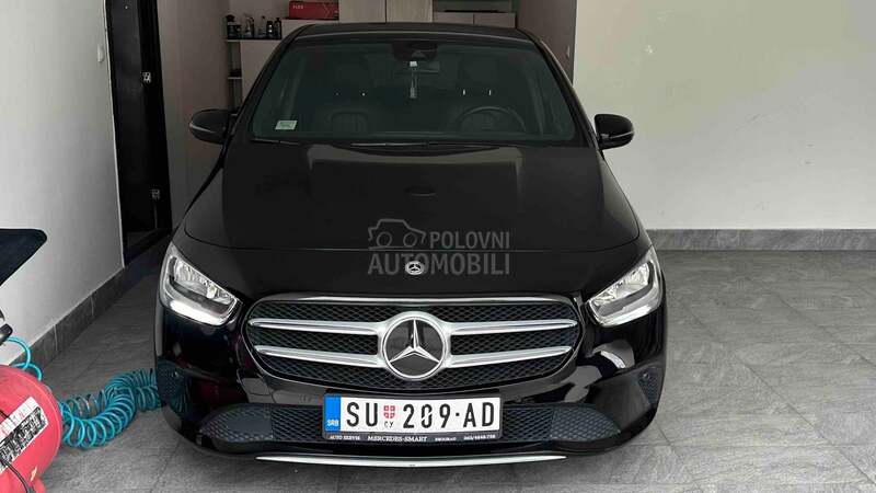 Mercedes Benz B 180 black edit/led/aut